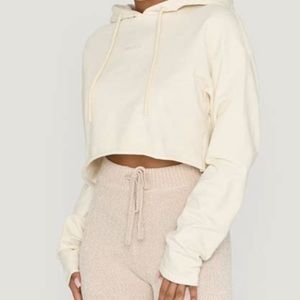 MESHKI CROPPED PULLOVER HOODIE